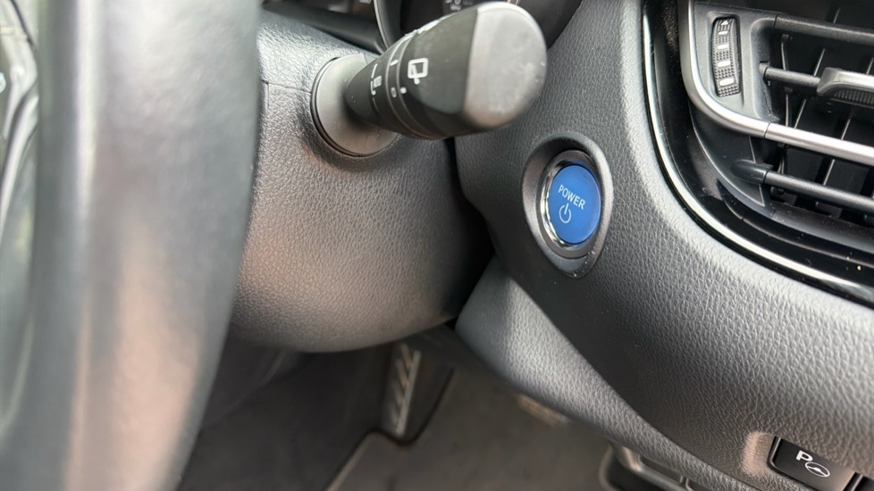 Toyota C-HR 1.8 Hybrid Design 5dr CVT Hybrid Hatchback - Image 16