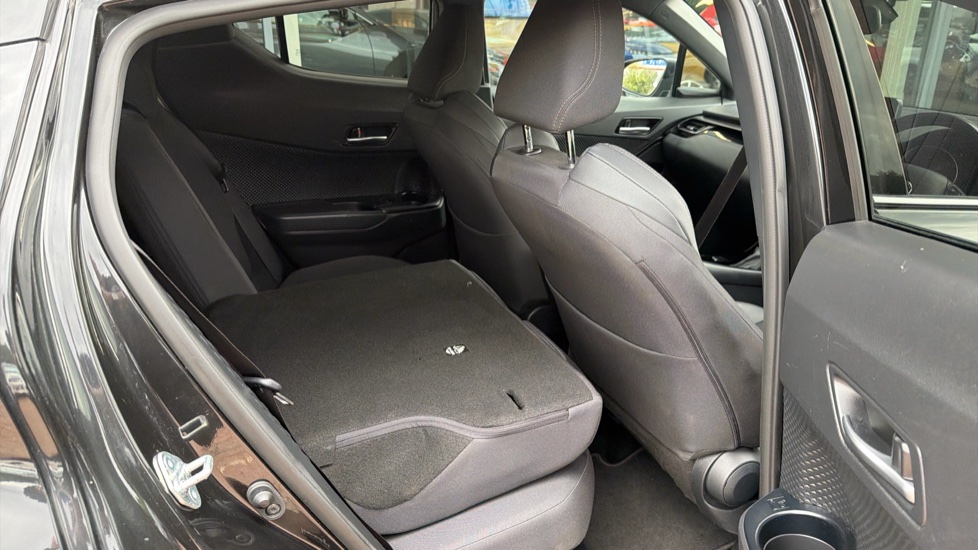 Toyota C-HR 1.8 Hybrid Design 5dr CVT Hybrid Hatchback - Image 18