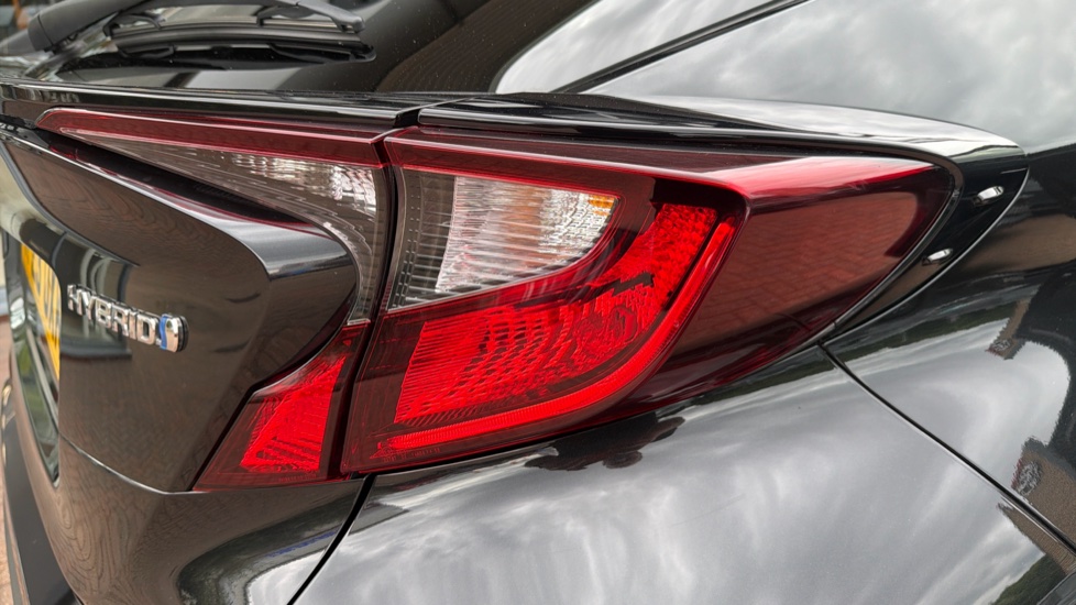Toyota C-HR 1.8 Hybrid Design 5dr CVT Hybrid Hatchback - Image 21