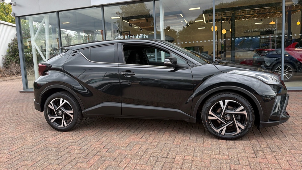 Toyota C-HR 1.8 Hybrid Design 5dr CVT Hybrid Hatchback - Image 23