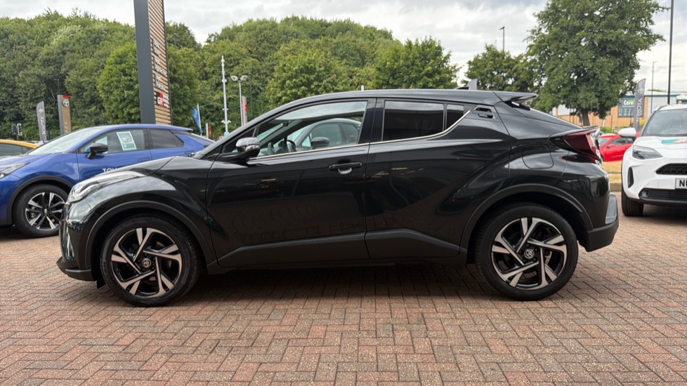 Toyota C-HR 1.8 Hybrid Design 5dr CVT Hybrid Hatchback - Image 24