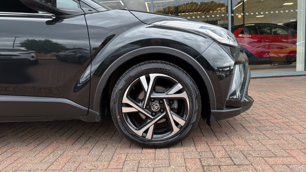 Toyota C-HR 1.8 Hybrid Design 5dr CVT Hybrid Hatchback - Image 25