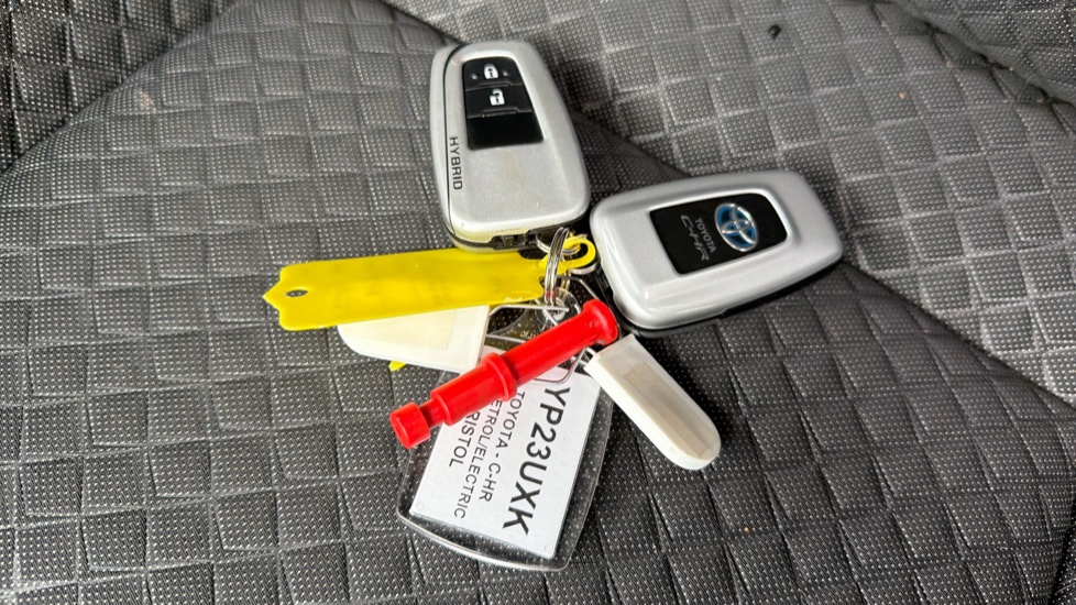 Toyota C-HR 1.8 Hybrid Design 5dr CVT Hybrid Hatchback - Image 28