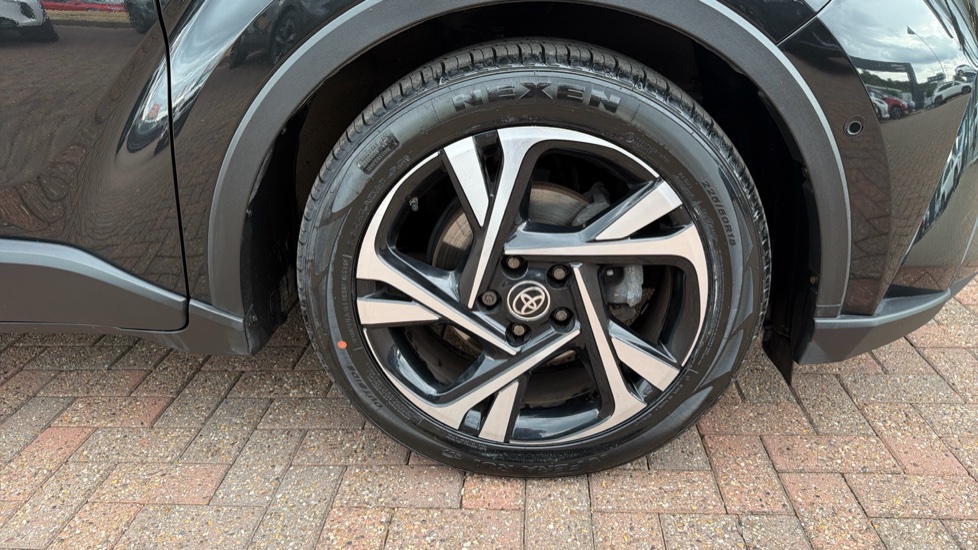Toyota C-HR 1.8 Hybrid Design 5dr CVT Hybrid Hatchback - Image 40