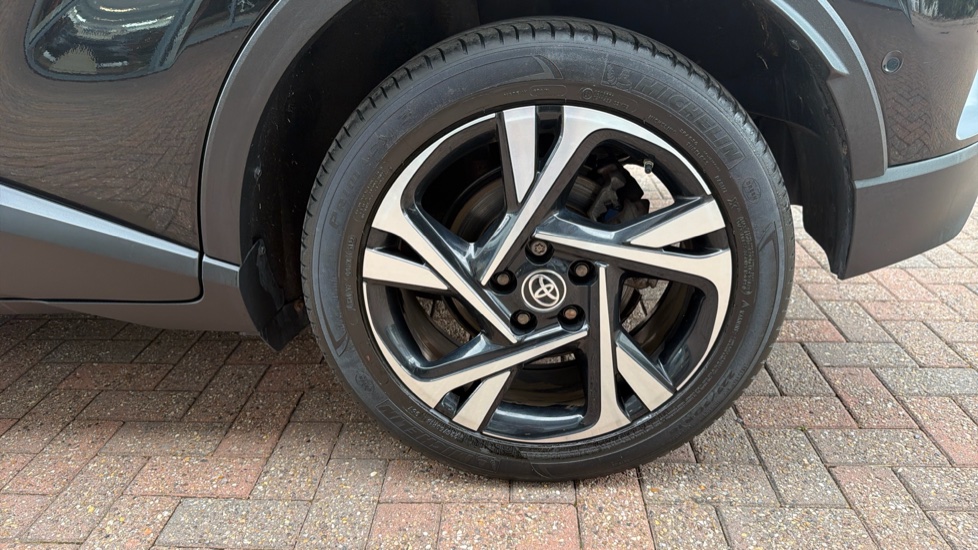Toyota C-HR 1.8 Hybrid Design 5dr CVT Hybrid Hatchback - Image 43