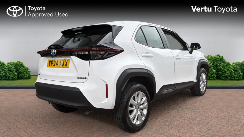 Toyota Yaris Cross 1.5 Hybrid Icon 5dr CVT Hybrid Estate - Image 2