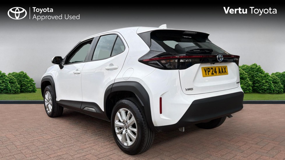 Toyota Yaris Cross 1.5 Hybrid Icon 5dr CVT Hybrid Estate - Image 4