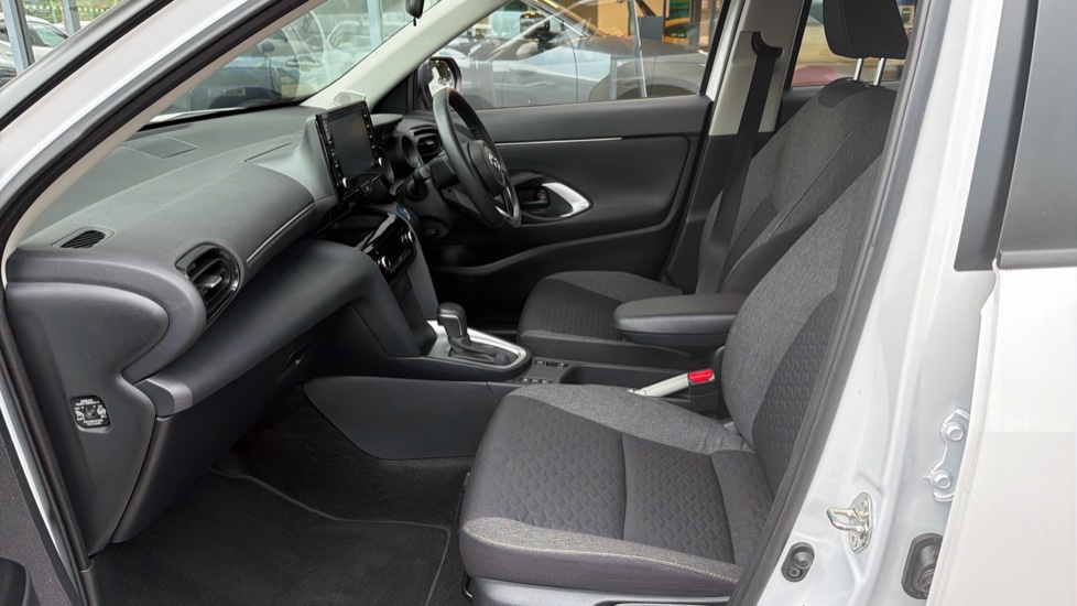 Toyota Yaris Cross 1.5 Hybrid Icon 5dr CVT Hybrid Estate - Image 5