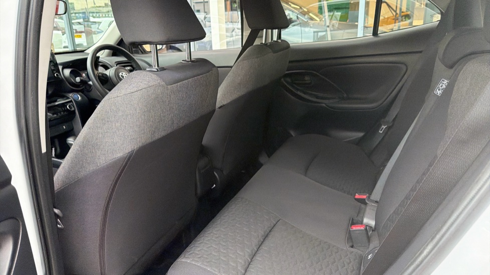 Toyota Yaris Cross 1.5 Hybrid Icon 5dr CVT Hybrid Estate - Image 15
