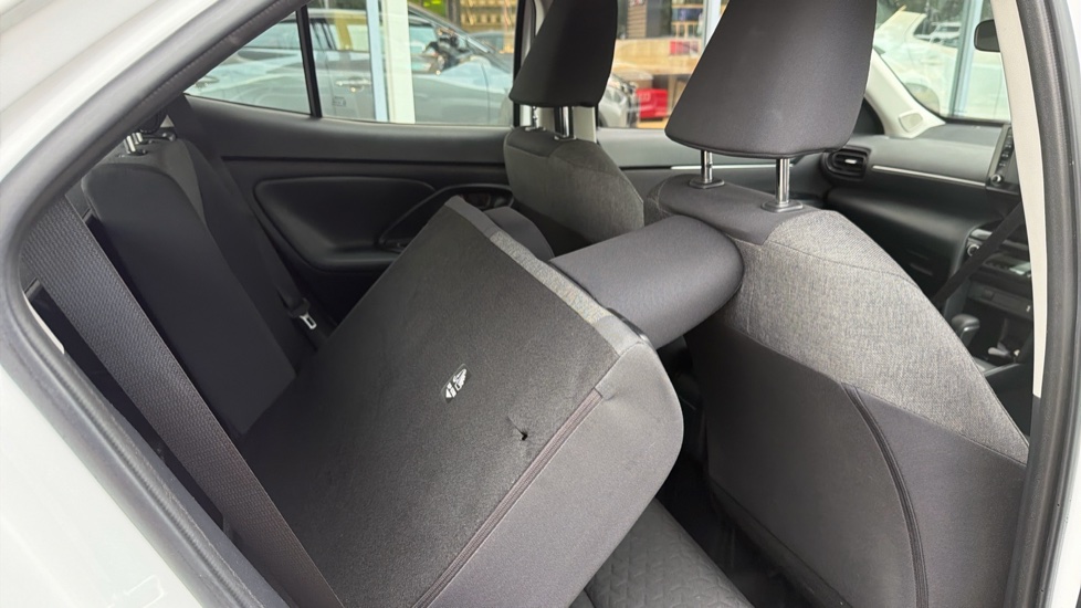 Toyota Yaris Cross 1.5 Hybrid Icon 5dr CVT Hybrid Estate - Image 18