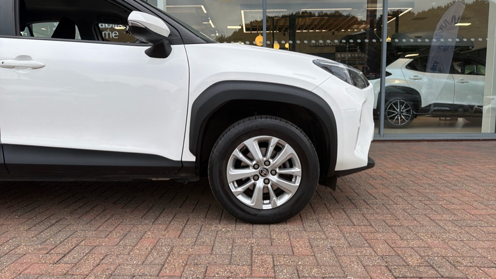 Toyota Yaris Cross 1.5 Hybrid Icon 5dr CVT Hybrid Estate - Image 25