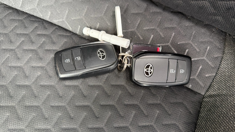 Toyota Yaris Cross 1.5 Hybrid Icon 5dr CVT Hybrid Estate - Image 28