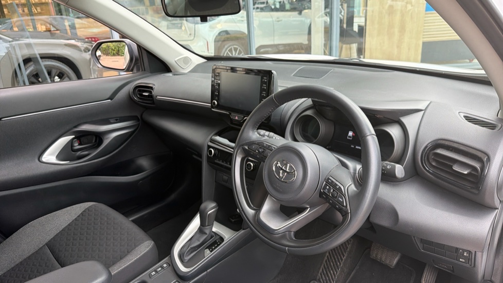 Toyota Yaris Cross 1.5 Hybrid Icon 5dr CVT Hybrid Estate - Image 34