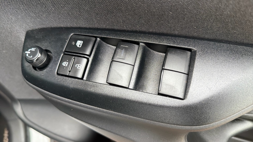 Toyota Yaris Cross 1.5 Hybrid Icon 5dr CVT Hybrid Estate - Image 35