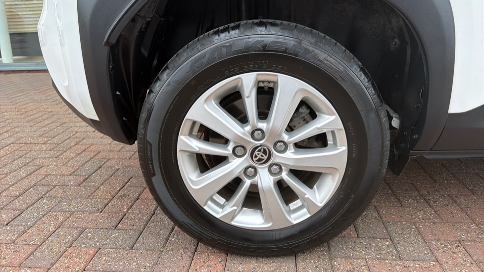 Toyota Yaris Cross 1.5 Hybrid Icon 5dr CVT Hybrid Estate - Image 41