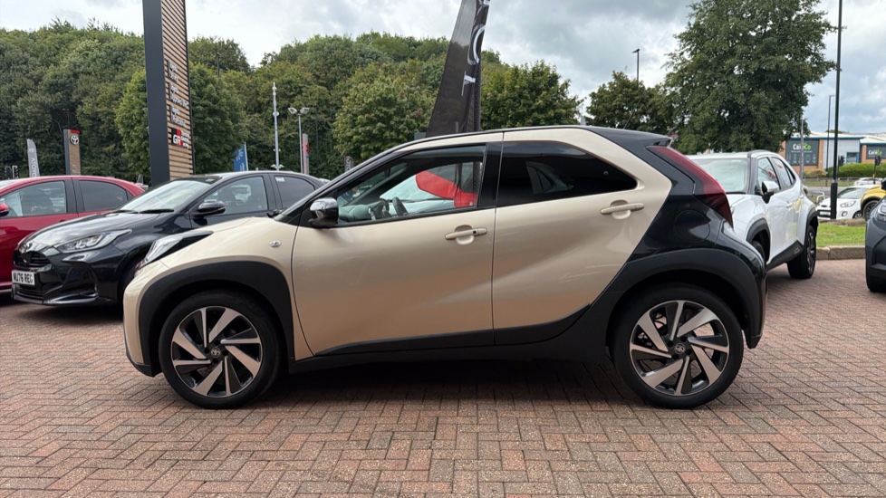 Toyota Aygo X 1.0 VVT-i Exclusive 5dr Petrol Hatchback - Image 24