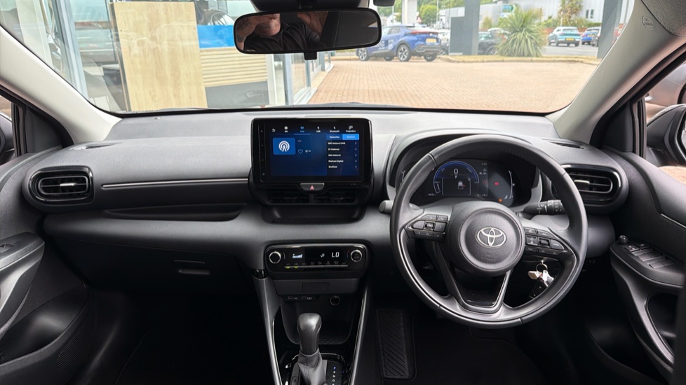 Toyota Yaris 1.5 Hybrid Design 5dr CVT Hybrid Hatchback - Image 6
