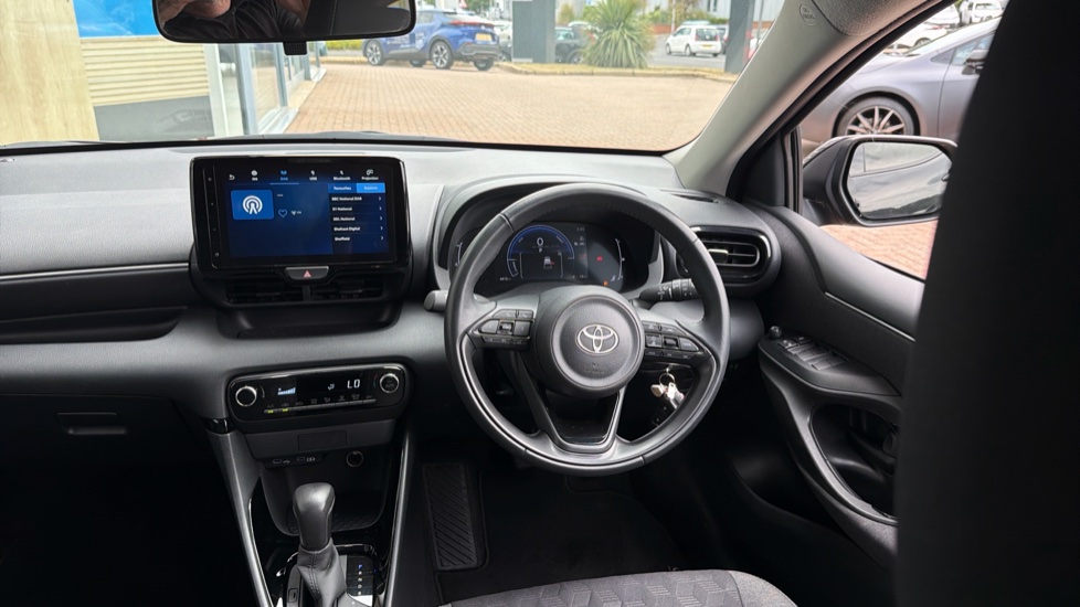Toyota Yaris 1.5 Hybrid Design 5dr CVT Hybrid Hatchback - Image 7