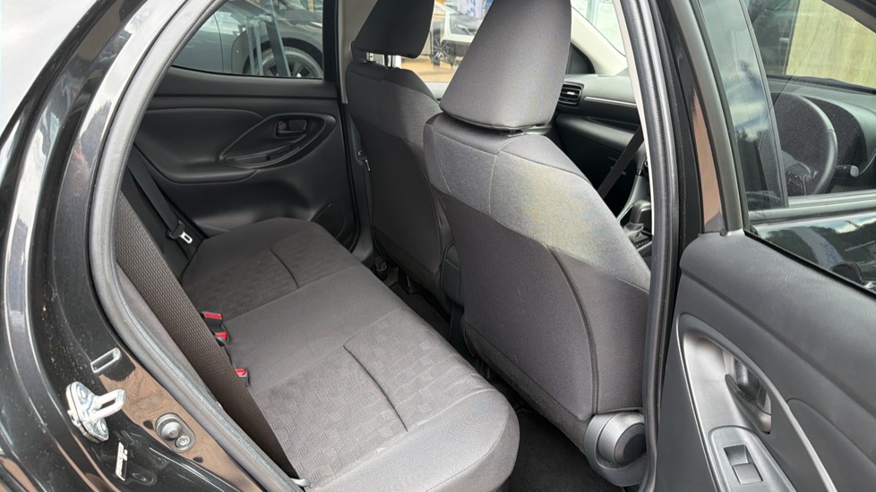 Toyota Yaris 1.5 Hybrid Design 5dr CVT Hybrid Hatchback - Image 8