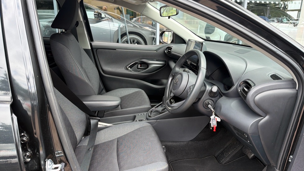Toyota Yaris 1.5 Hybrid Design 5dr CVT Hybrid Hatchback - Image 12