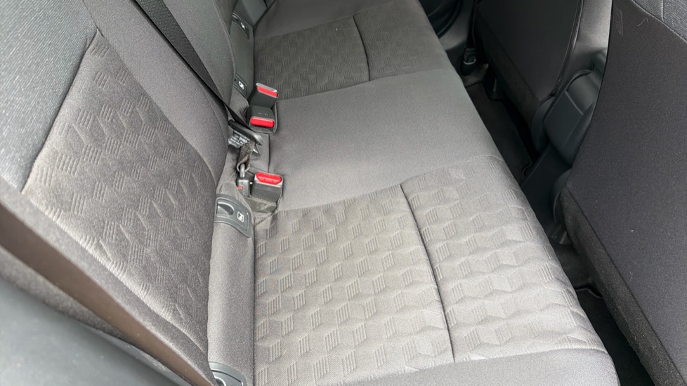 Toyota Yaris 1.5 Hybrid Design 5dr CVT Hybrid Hatchback - Image 17
