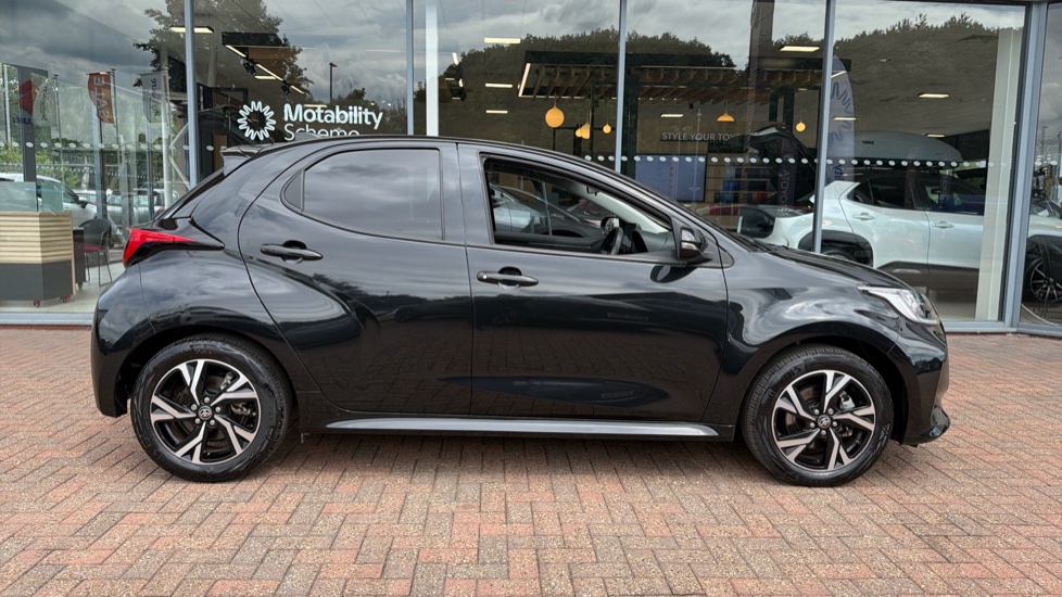 Toyota Yaris 1.5 Hybrid Design 5dr CVT Hybrid Hatchback - Image 23