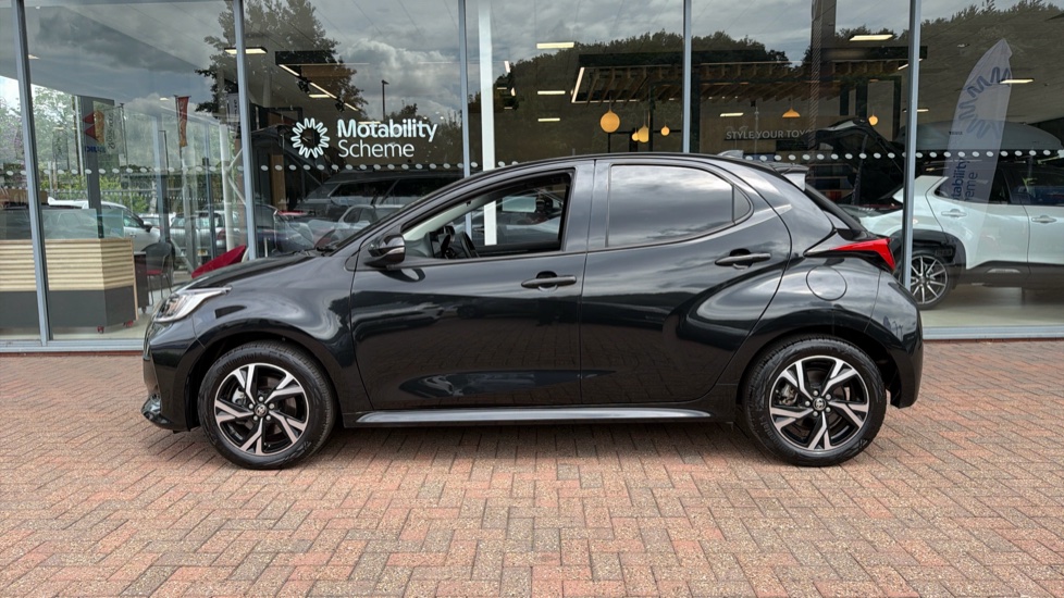 Toyota Yaris 1.5 Hybrid Design 5dr CVT Hybrid Hatchback - Image 24