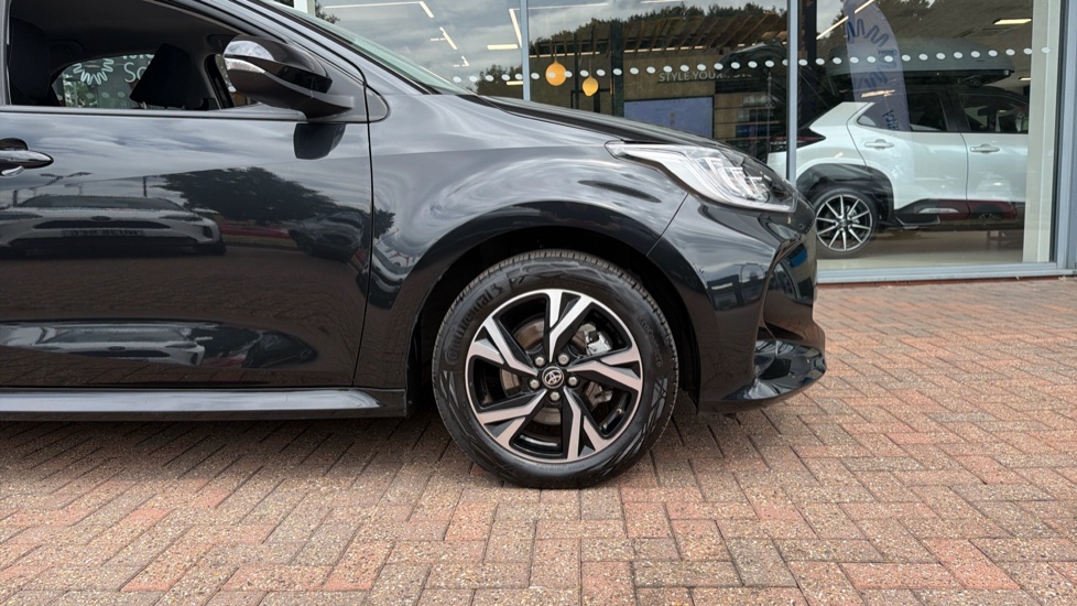 Toyota Yaris 1.5 Hybrid Design 5dr CVT Hybrid Hatchback - Image 25