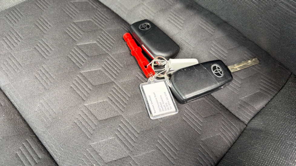 Toyota Yaris 1.5 Hybrid Design 5dr CVT Hybrid Hatchback - Image 28
