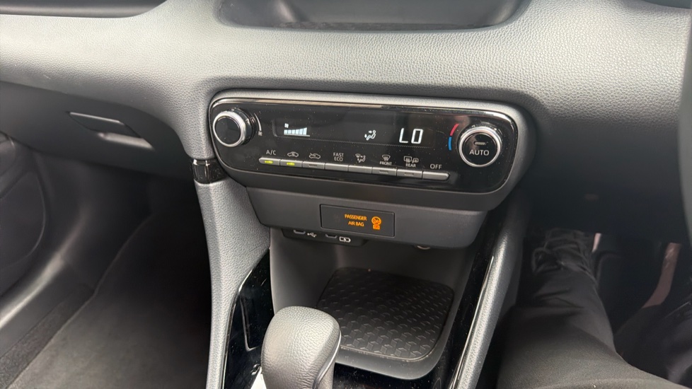 Toyota Yaris 1.5 Hybrid Design 5dr CVT Hybrid Hatchback - Image 38