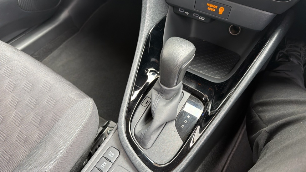 Toyota Yaris 1.5 Hybrid Design 5dr CVT Hybrid Hatchback - Image 39