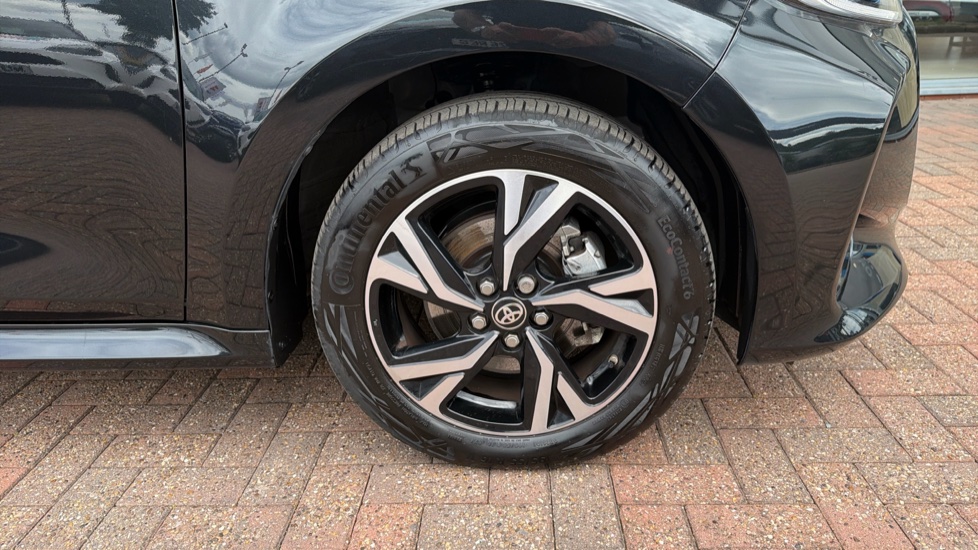 Toyota Yaris 1.5 Hybrid Design 5dr CVT Hybrid Hatchback - Image 40