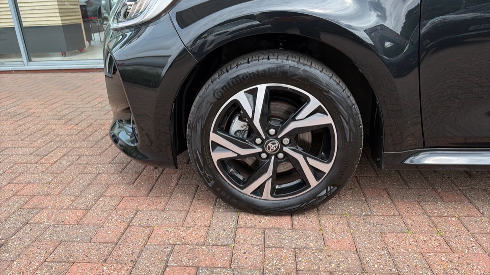 Toyota Yaris 1.5 Hybrid Design 5dr CVT Hybrid Hatchback - Image 42