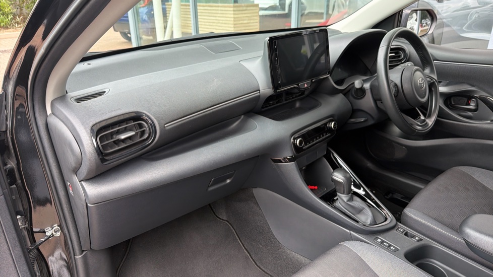 Toyota Yaris 1.5 Hybrid Design 5dr CVT Hybrid Hatchback - Image 44