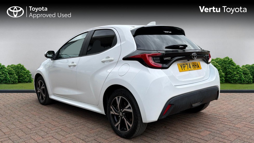 Toyota Yaris 1.5 Hybrid Design 5dr CVT Hybrid Hatchback - Image 4