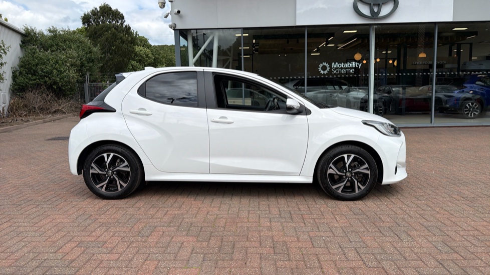 Toyota Yaris 1.5 Hybrid Design 5dr CVT Hybrid Hatchback - Image 23