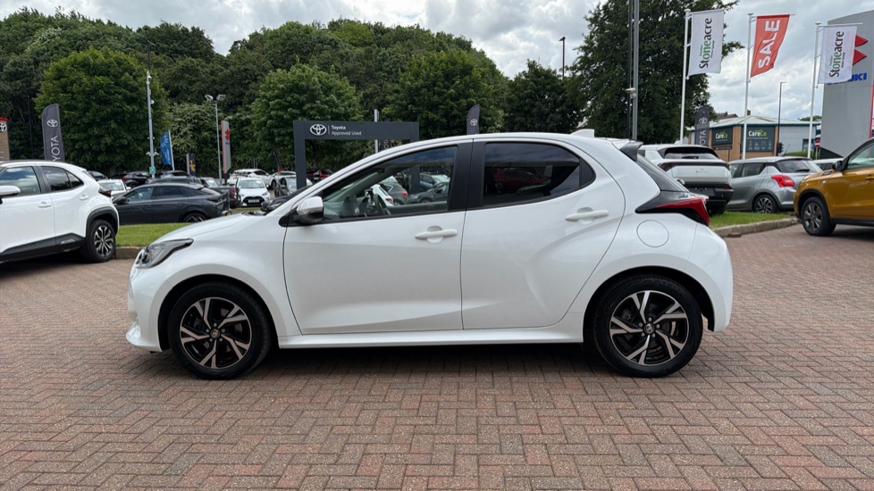 Toyota Yaris 1.5 Hybrid Design 5dr CVT Hybrid Hatchback - Image 24