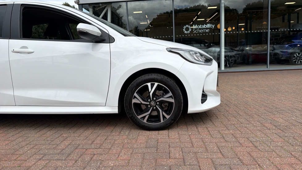 Toyota Yaris 1.5 Hybrid Design 5dr CVT Hybrid Hatchback - Image 25