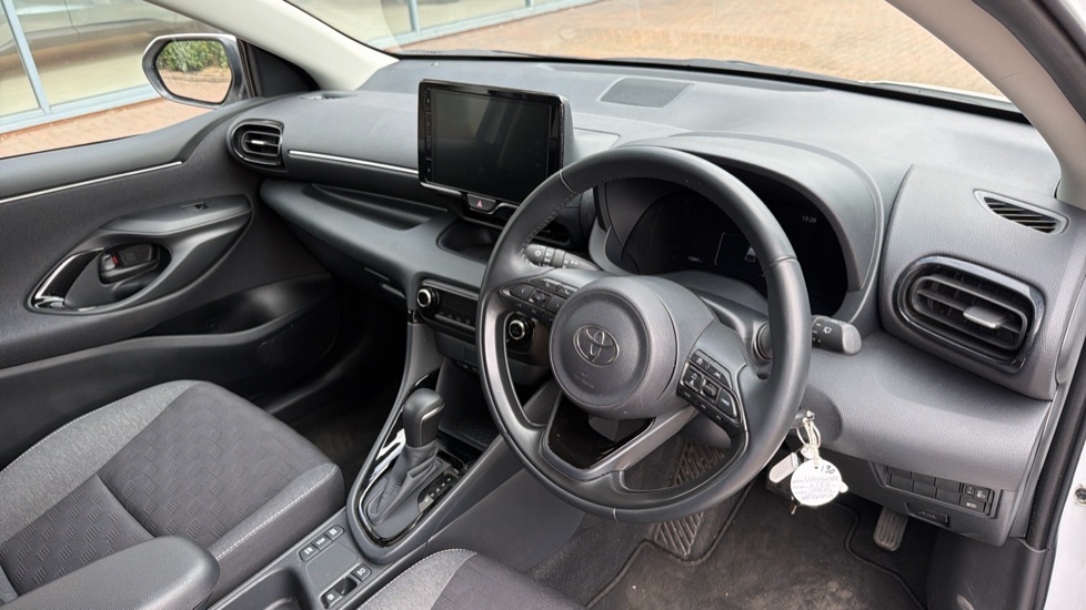 Toyota Yaris 1.5 Hybrid Design 5dr CVT Hybrid Hatchback - Image 34