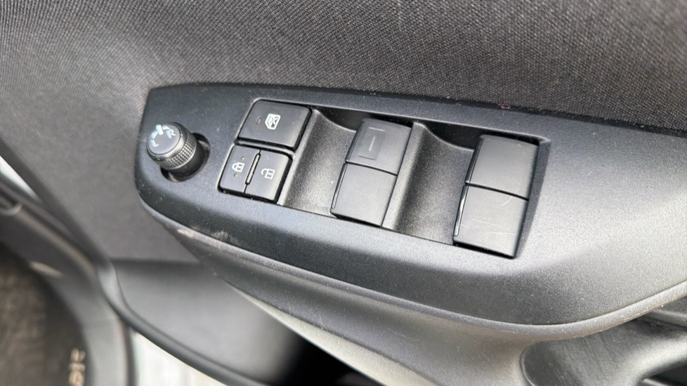 Toyota Yaris 1.5 Hybrid Design 5dr CVT Hybrid Hatchback - Image 35