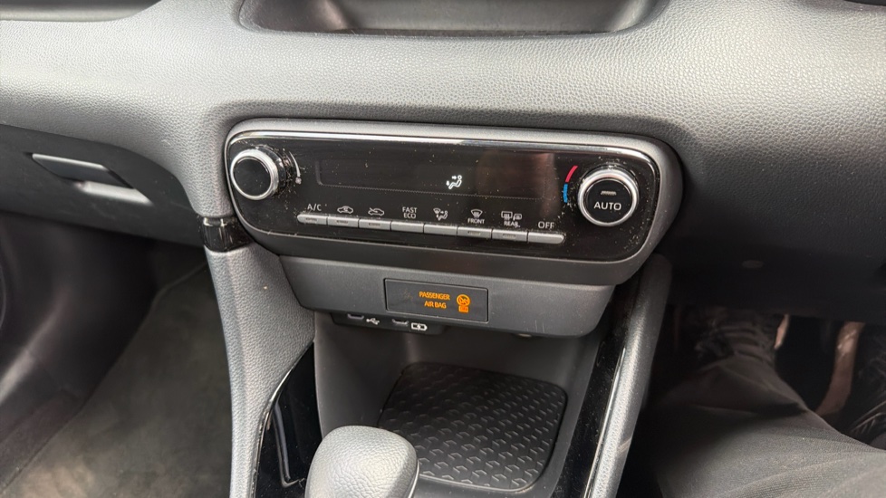 Toyota Yaris 1.5 Hybrid Design 5dr CVT Hybrid Hatchback - Image 38