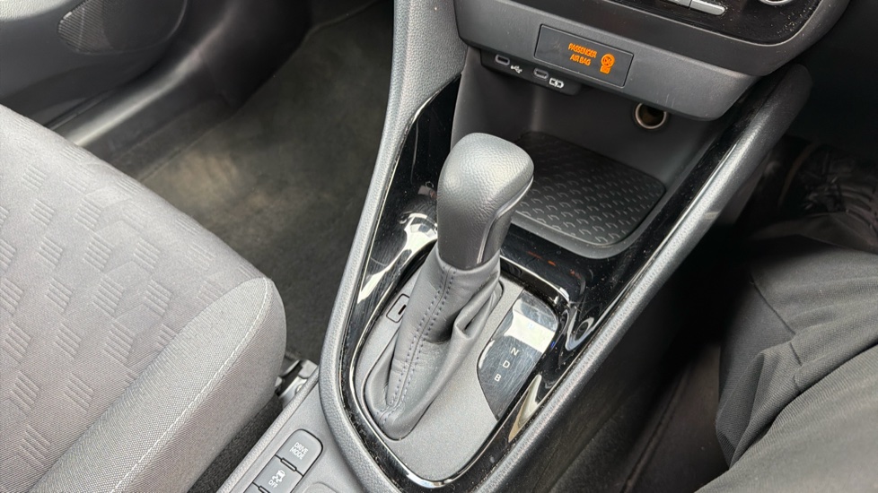 Toyota Yaris 1.5 Hybrid Design 5dr CVT Hybrid Hatchback - Image 39