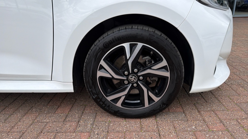 Toyota Yaris 1.5 Hybrid Design 5dr CVT Hybrid Hatchback - Image 40