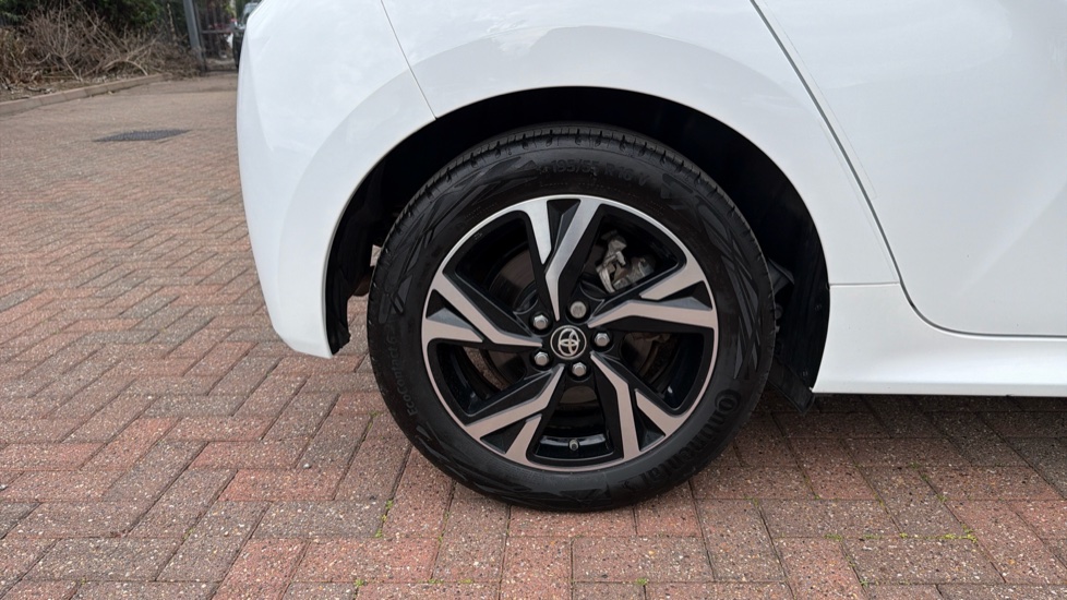 Toyota Yaris 1.5 Hybrid Design 5dr CVT Hybrid Hatchback - Image 41