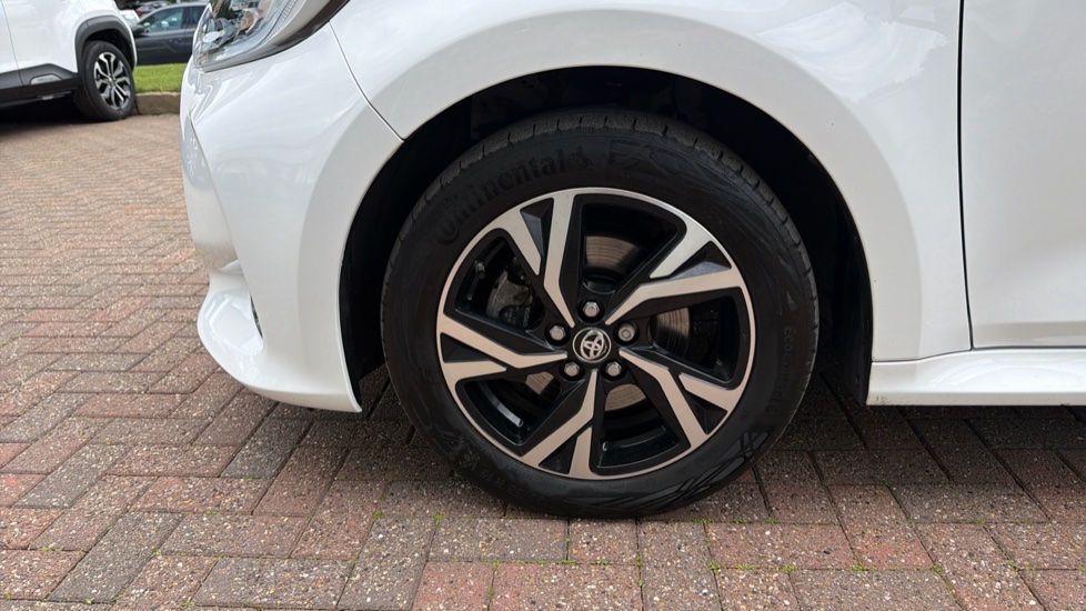 Toyota Yaris 1.5 Hybrid Design 5dr CVT Hybrid Hatchback - Image 42