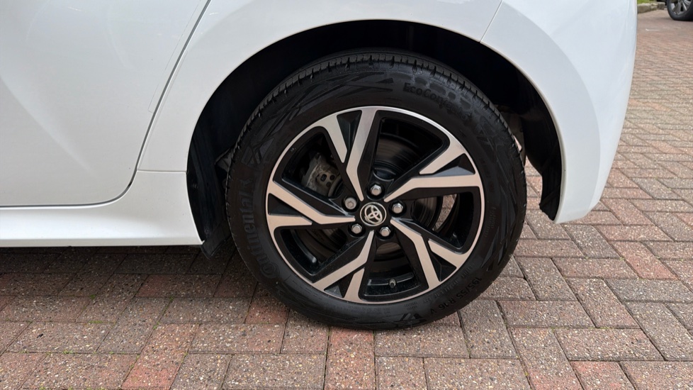 Toyota Yaris 1.5 Hybrid Design 5dr CVT Hybrid Hatchback - Image 43