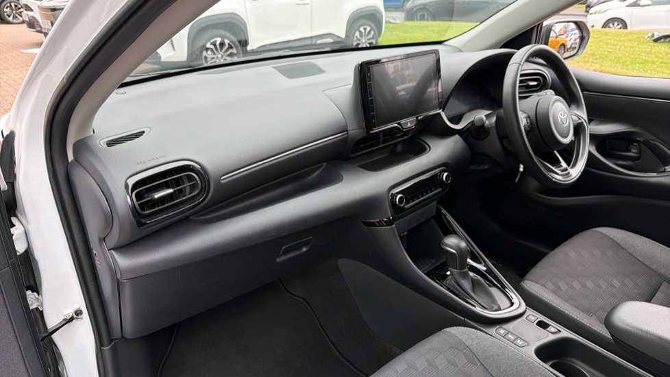Toyota Yaris 1.5 Hybrid Design 5dr CVT Hybrid Hatchback - Image 44