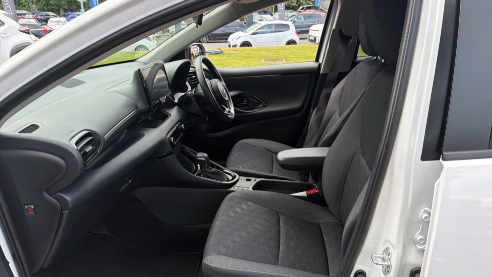 Toyota Yaris 1.5 Hybrid Design 5dr CVT Hybrid Hatchback - Image 5