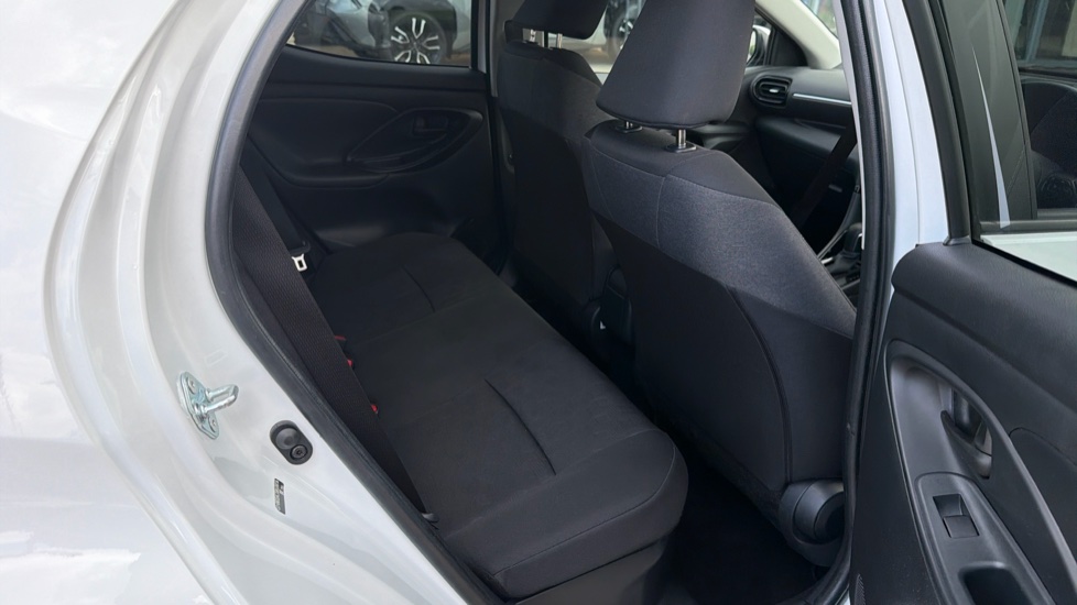 Toyota Yaris 1.5 Hybrid Design 5dr CVT Hybrid Hatchback - Image 8