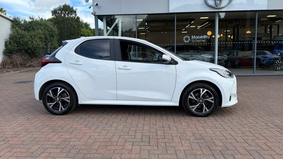 Toyota Yaris 1.5 Hybrid Design 5dr CVT Hybrid Hatchback - Image 24